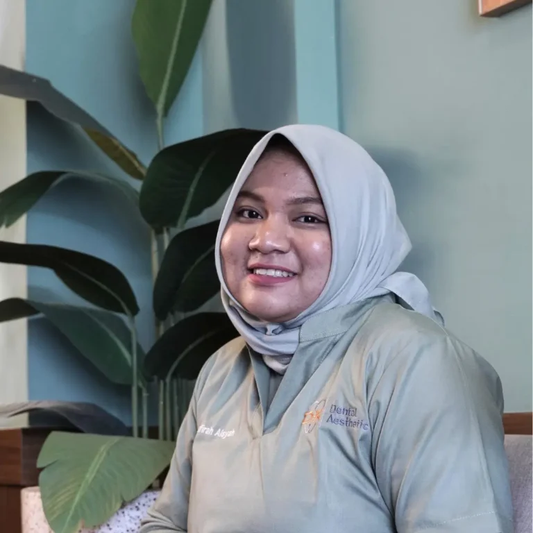 2 Safirah Aisyah, drg., M.H - DX Dental Aesthetic
